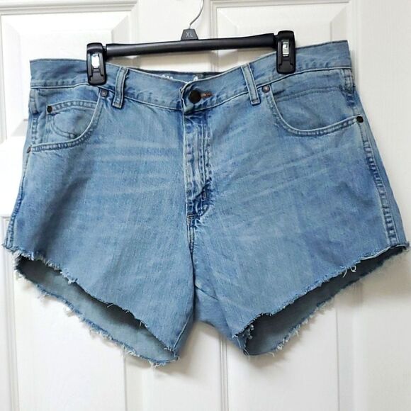 Wrangler Pants - Wrangler retro, cut off jeans, size 38 waist